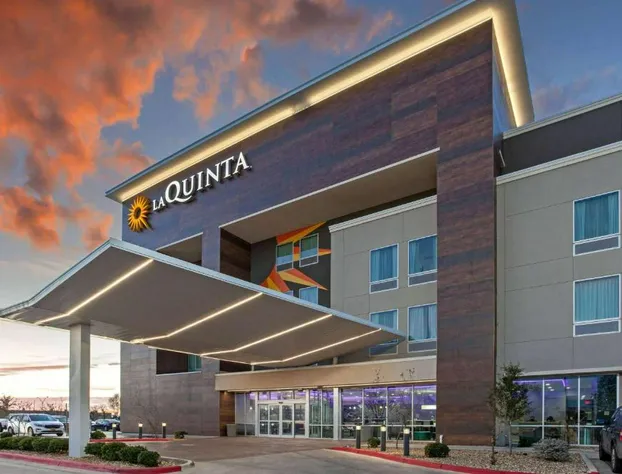 La Quinta Inn & Suites by Wyndham Lubbock South hotel detail image 1