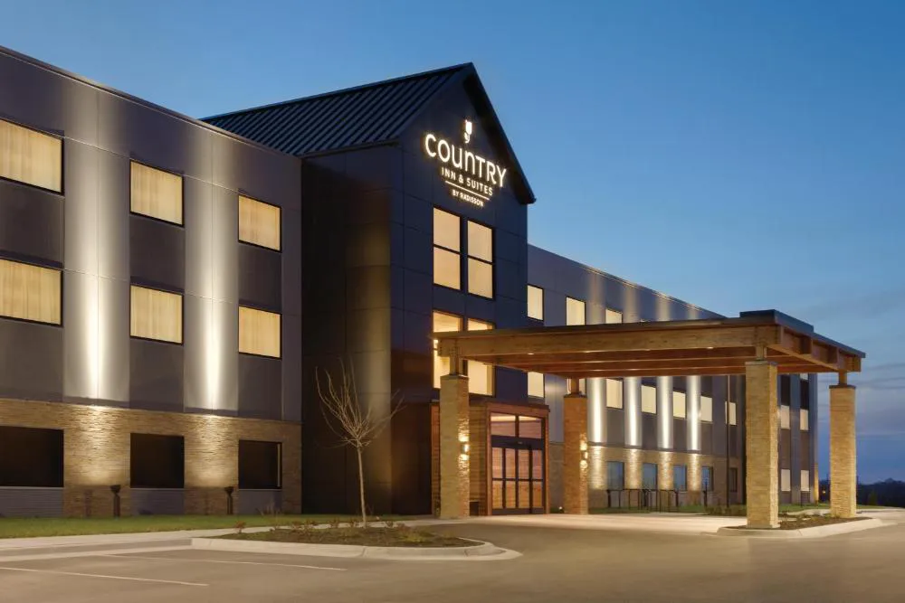 Country Inn & Suites by Radisson Lawrence hotel hero