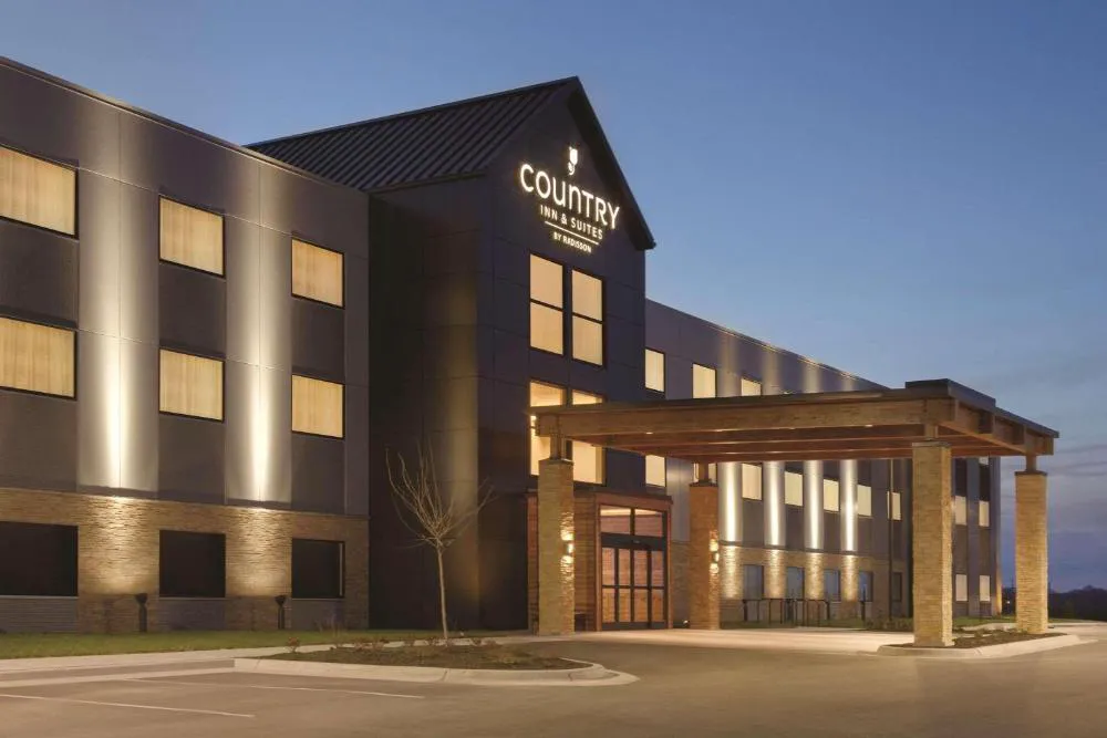 Country Inn & Suites by Radisson Lawrence hotel hero