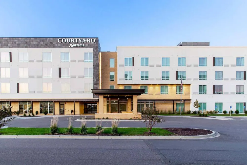 Courtyard by Marriott St Paul Woodbury hotel hero