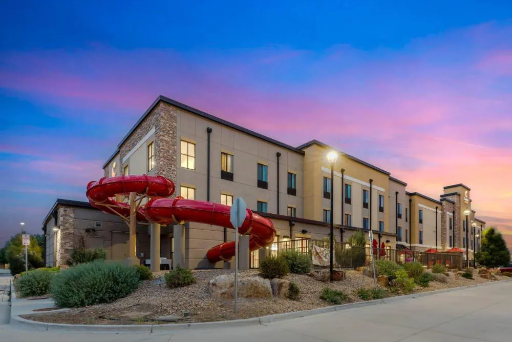 Comfort Suites Loveland hotel hero
