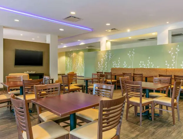 Sleep Inn & Suites Columbia I-65 hotel detail image 4