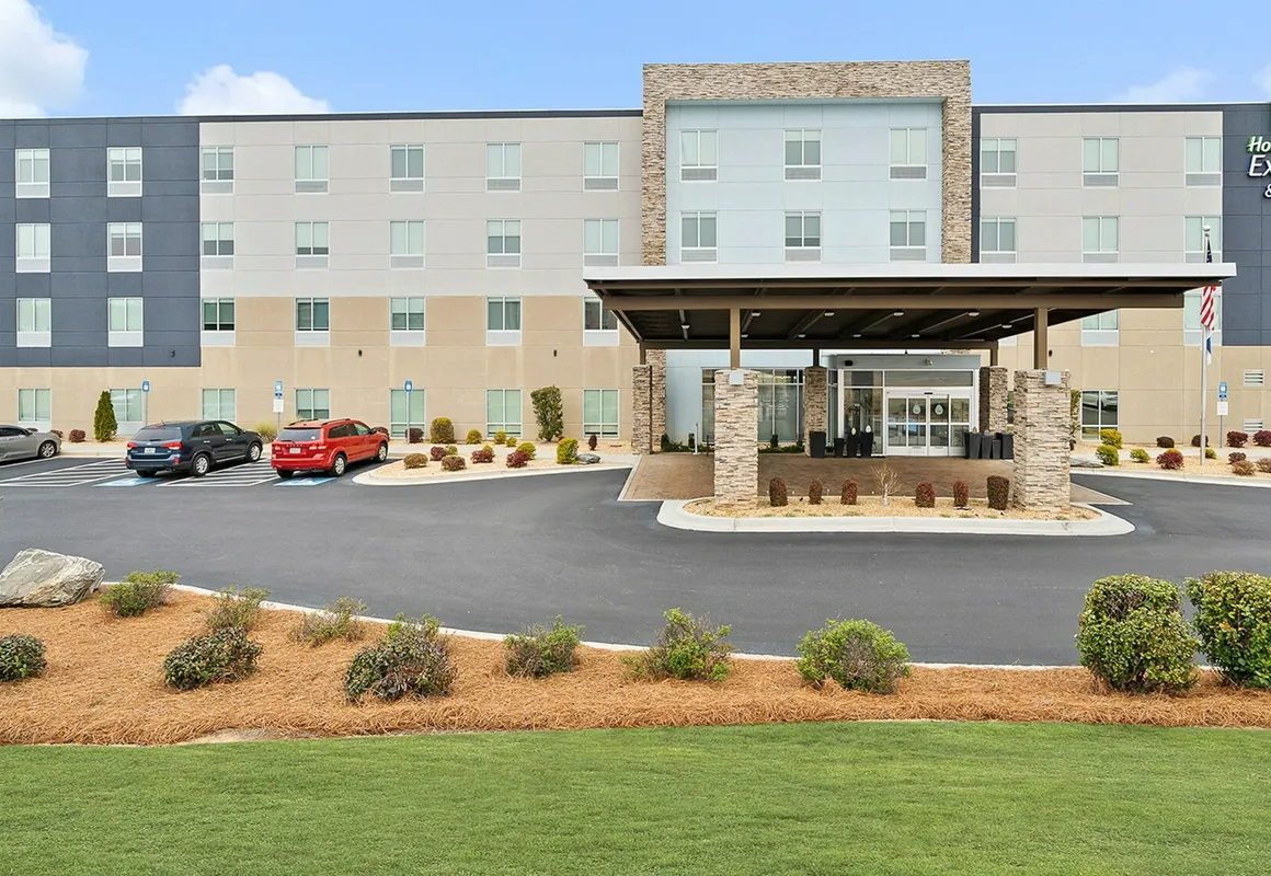 Holiday Inn Express & Suites Macon North by IHG hotel hero