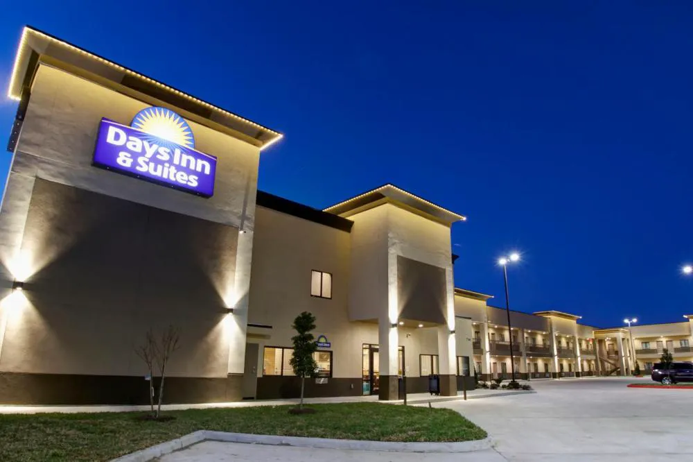 Days Inn & Suites by Wyndham Port Arthur hotel hero