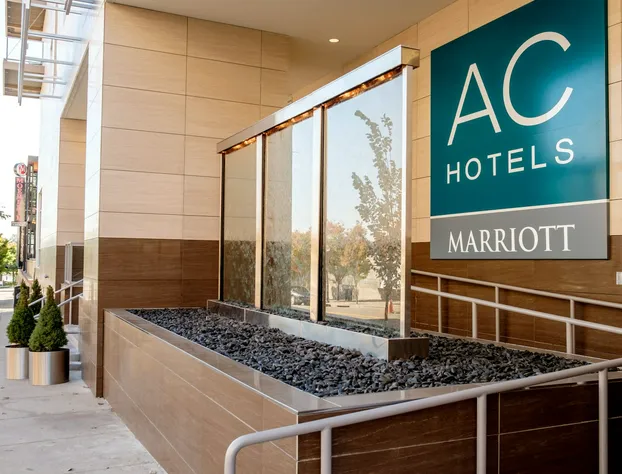 AC Hotel by Marriott Cincinnati at The Banks hotel detail image 4