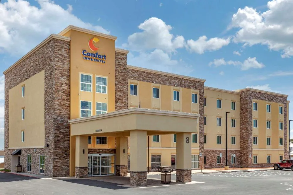 Comfort Inn & Suites hotel hero