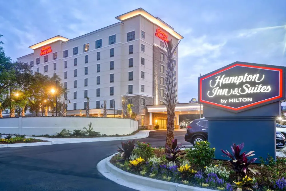 Hampton Inn & Suites Charleston Airport hotel hero