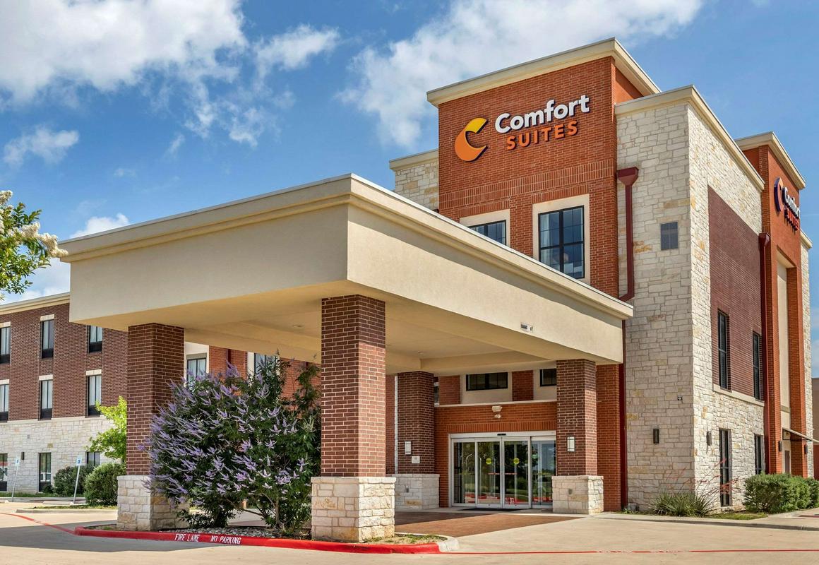 Comfort Suites Kyle hotel hero