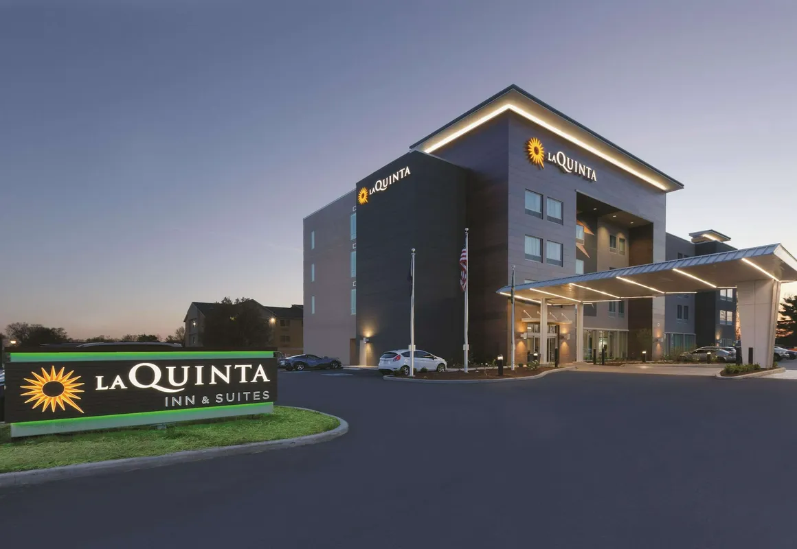 La Quinta Inn & Suites by Wyndham Terre Haute hotel hero