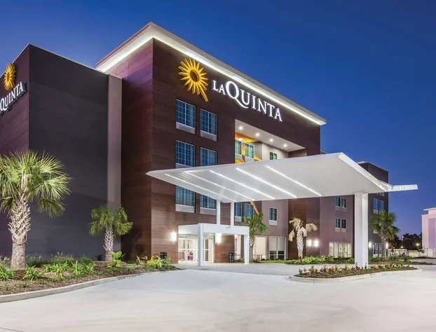 La Quinta Inn & Suites by Wyndham Baton Rouge - Port Allen hotel detail image 1