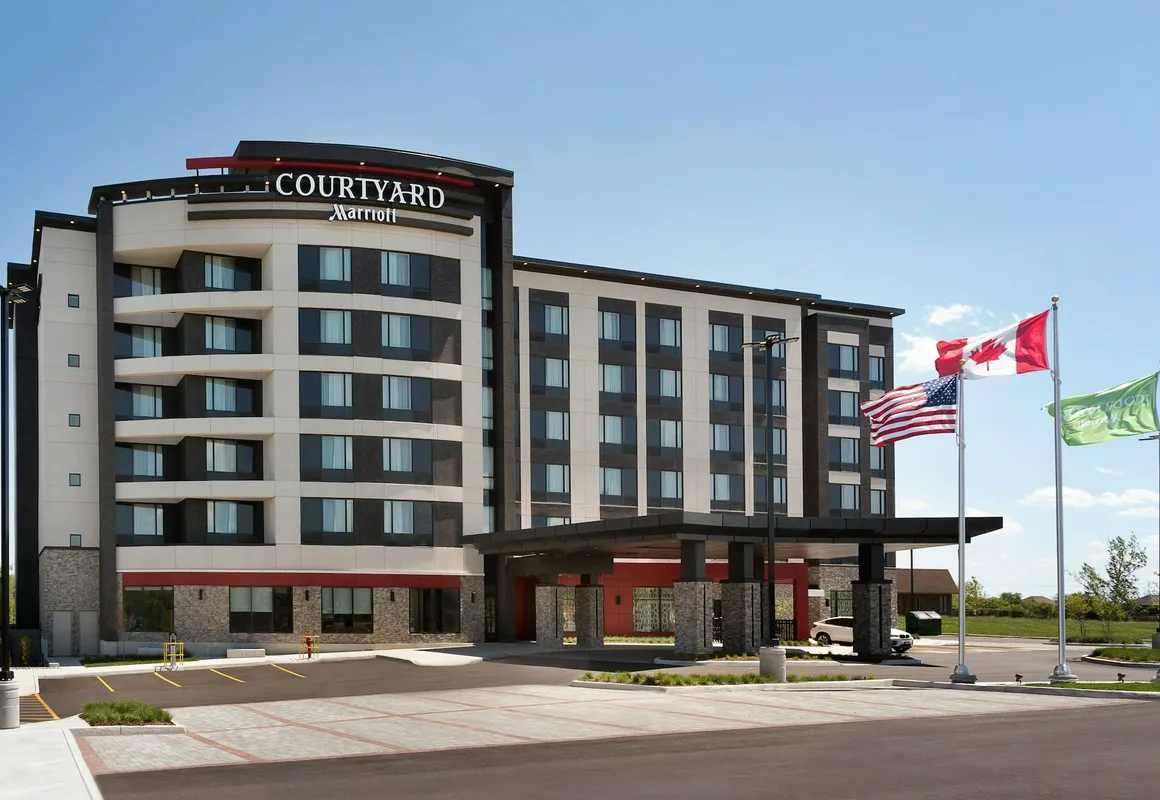 Courtyard by Marriott Toronto Mississauga/West hotel hero