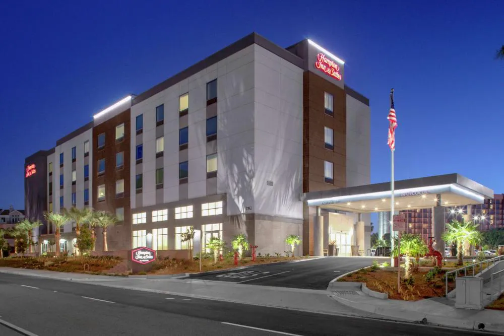 Hampton Inn & Suites Irvine-Orange County Airport hotel hero