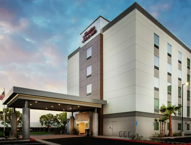 Hampton Inn & Suites Irvine-Orange County Airport hotel detail image 1