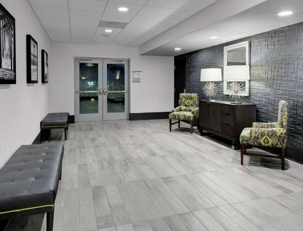 Hampton Inn & Suites Irvine-Orange County Airport hotel detail image 3