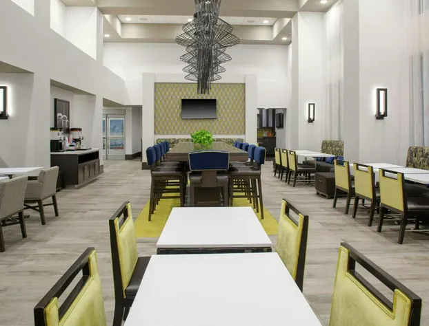 Hampton Inn & Suites Irvine-Orange County Airport hotel detail image 4