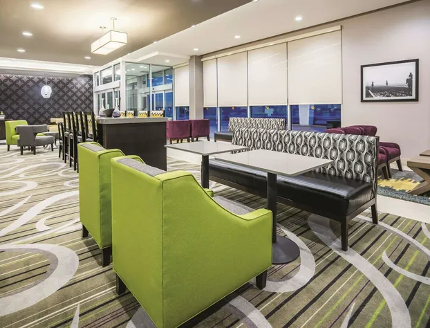 La Quinta Inn & Suites by Wyndham Clifton Park/Saratoga Area hotel detail image 4