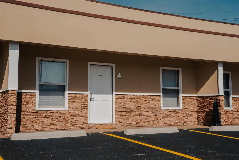 Anchor Inn & Suites hotel hero