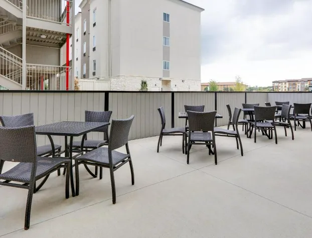 Holiday Inn Express & Suites Dallas NW - Farmers Branch by IHG hotel detail image 2