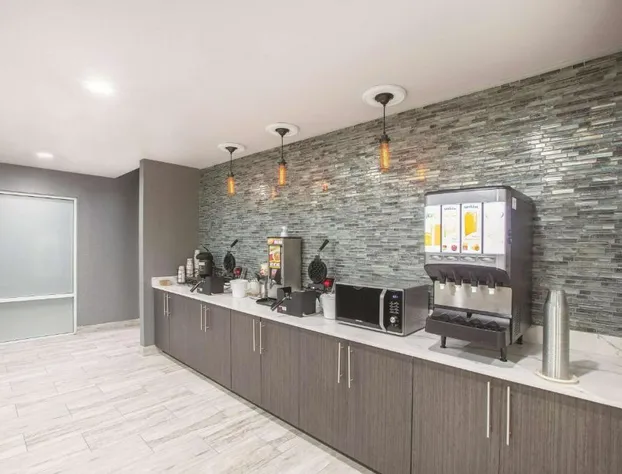 La Quinta Inn & Suites by Wyndham Kingsville hotel detail image 4
