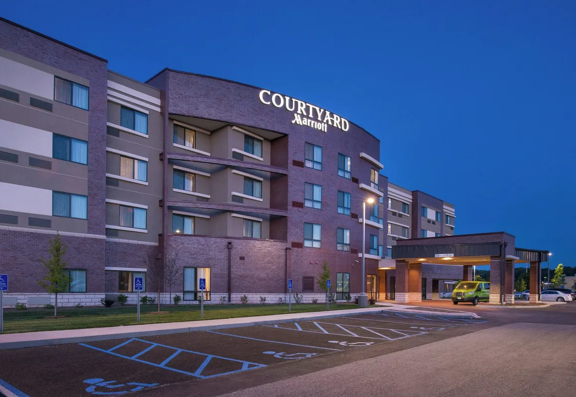 Courtyard by Marriott St. Louis Chesterfield hotel hero