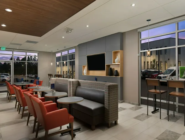 Holiday Inn Express & Suites Portland Airport - Cascade Stn by IHG hotel detail image 4