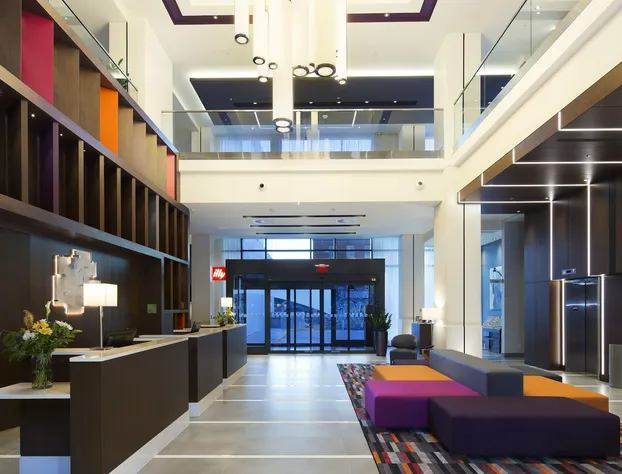 Holiday Inn Hotel & Suites Montreal Centre-ville Ouest by IHG hotel detail image 3