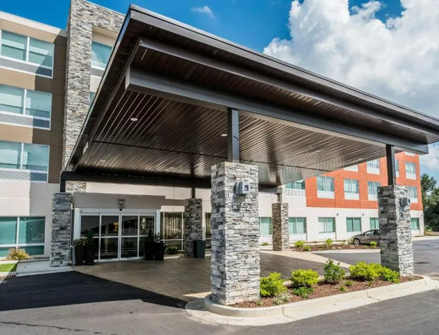 Holiday Inn Express & Suites Commerce by IHG hotel detail image 1