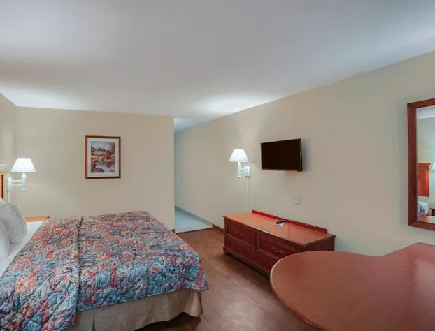 Clarion Pointe Marshall hotel detail image 4