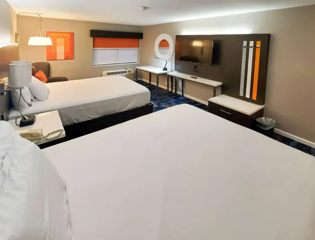 Clarion Pointe Marshall hotel detail image 4