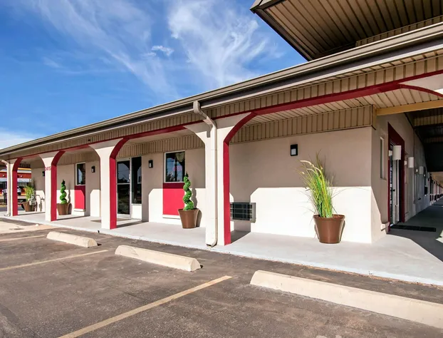 Rodeway Inn Pauls Valley hotel detail image 2