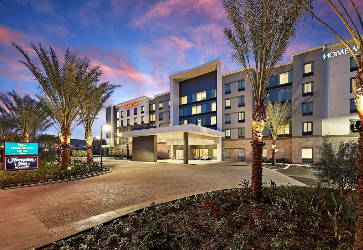 Hampton Inn Long Beach Airport hotel hero