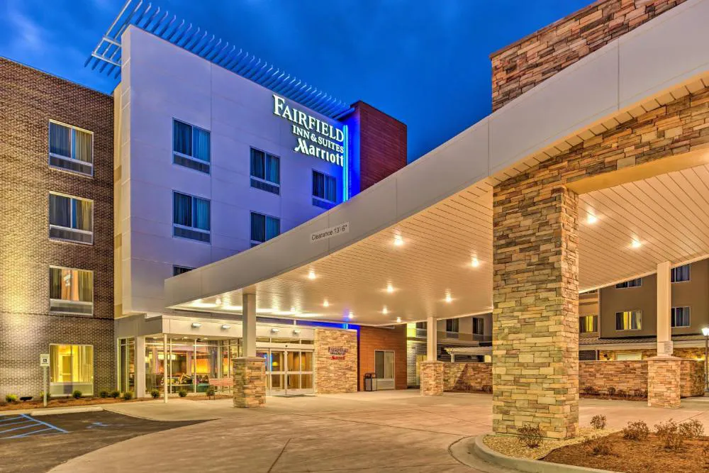Fairfield Inn & Suites St Louis Westport hotel hero