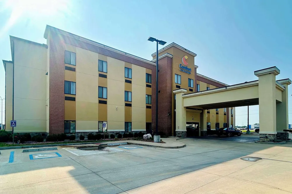 Comfort Inn & Suites Independence hotel hero