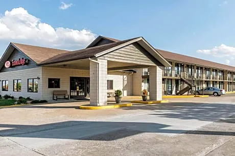 Econo Lodge Inn & Suites Branson Shepherd of the Hills Expy hotel hero