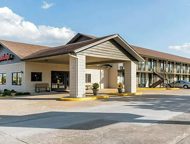 Econo Lodge Inn & Suites Branson Shepherd of the Hills Expy hotel detail image 1