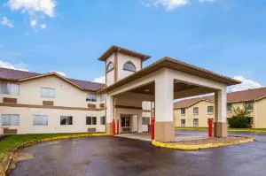 Econo Lodge Franklin hotel hero