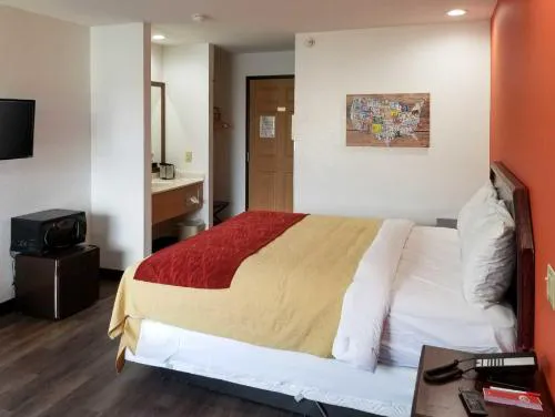 Econo Lodge Franklin hotel detail image 3