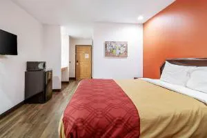 Econo Lodge Franklin hotel detail image 4