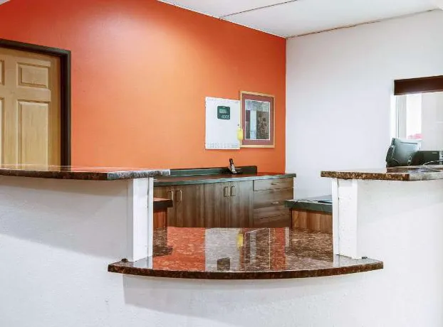 Econo Lodge Franklin hotel detail image 1