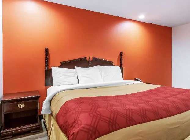 Econo Lodge Franklin hotel detail image 4