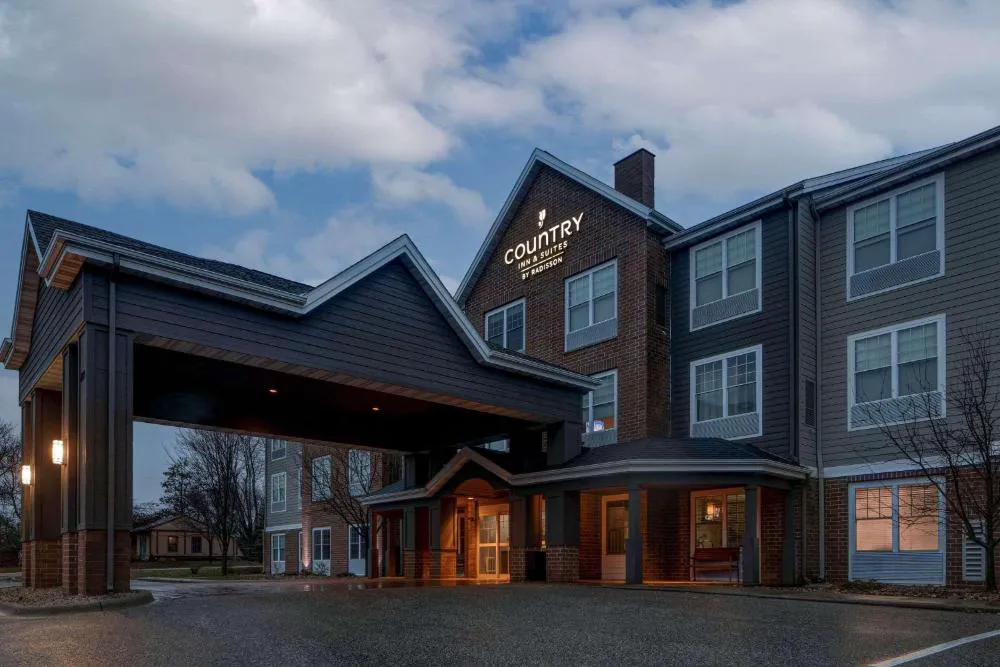 Country Inn & Suites by Radisson, Red Wing, MN hotel hero