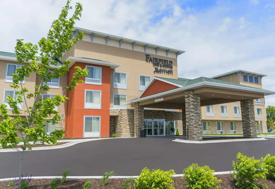 Fairfield Inn & Suites by Marriott Gaylord hotel hero