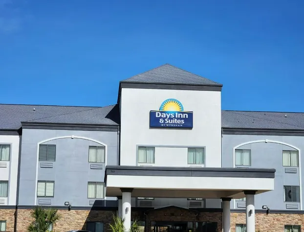 Days Inn & Suites by Wyndham Houston / West Energy Corridor hotel detail image 1