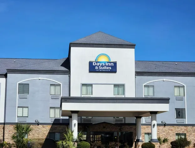 Days Inn & Suites by Wyndham Houston / West Energy Corridor hotel detail image 1