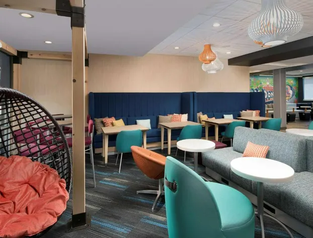 Tru by Hilton McDonough hotel detail image 3