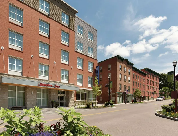 Hampton Inn St. Albans hotel detail image 1