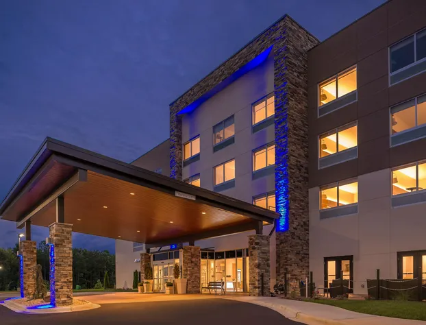 Holiday Inn Express & Suites Farmville by IHG hotel detail image 2