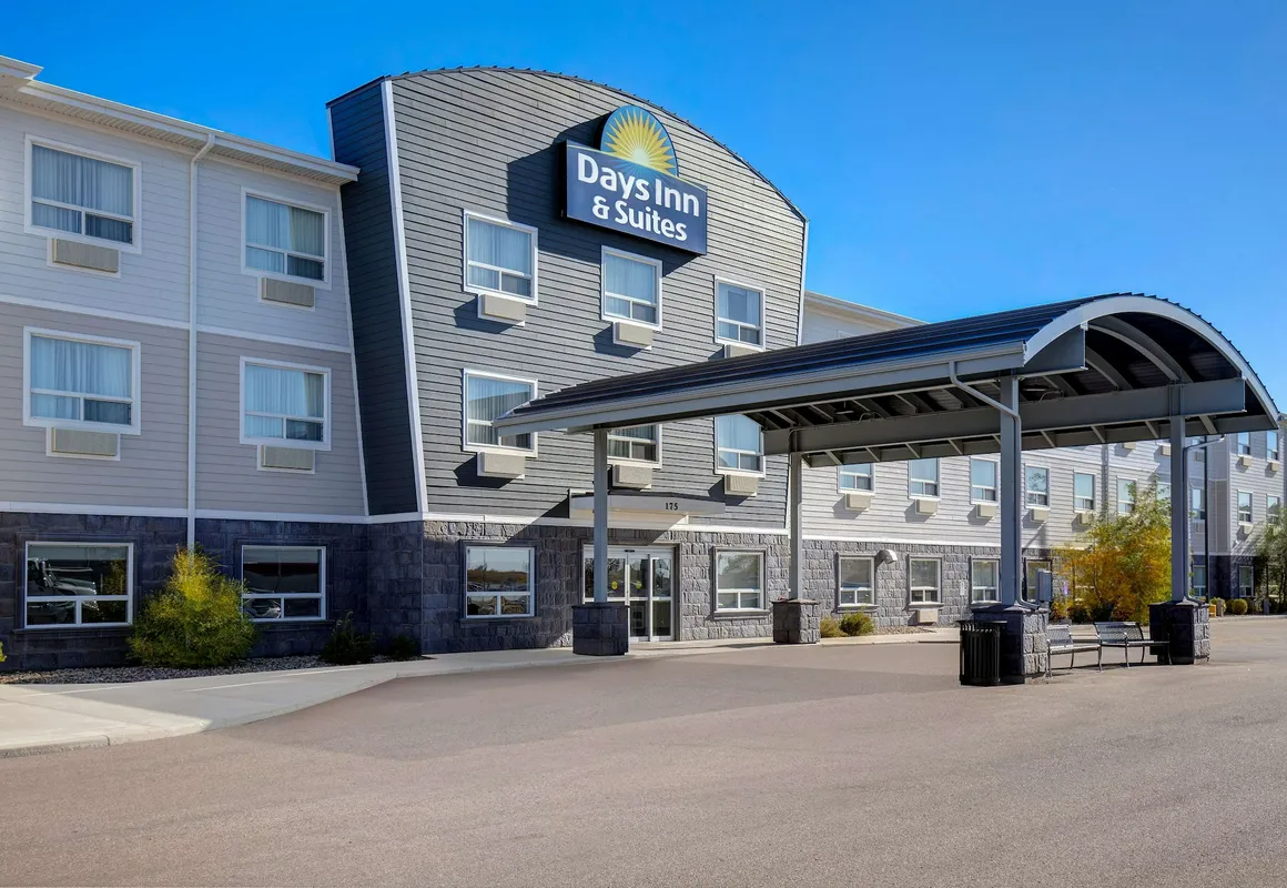 Days Inn & Suites by Wyndham Warman hotel hero