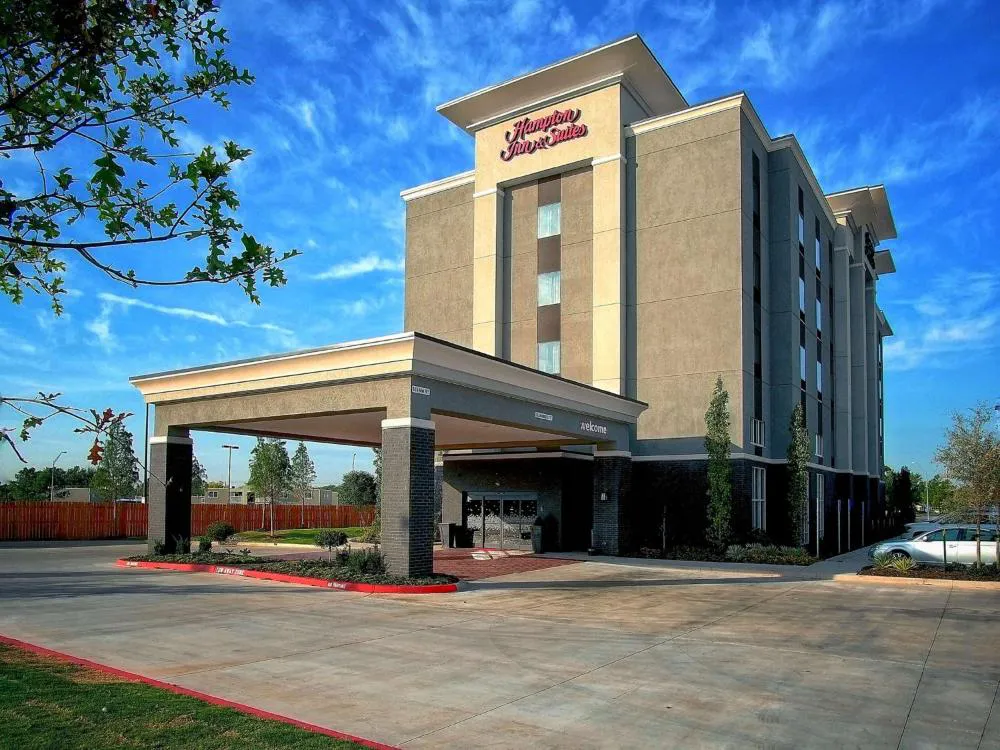 Hampton Inn & Suites Moore hotel hero