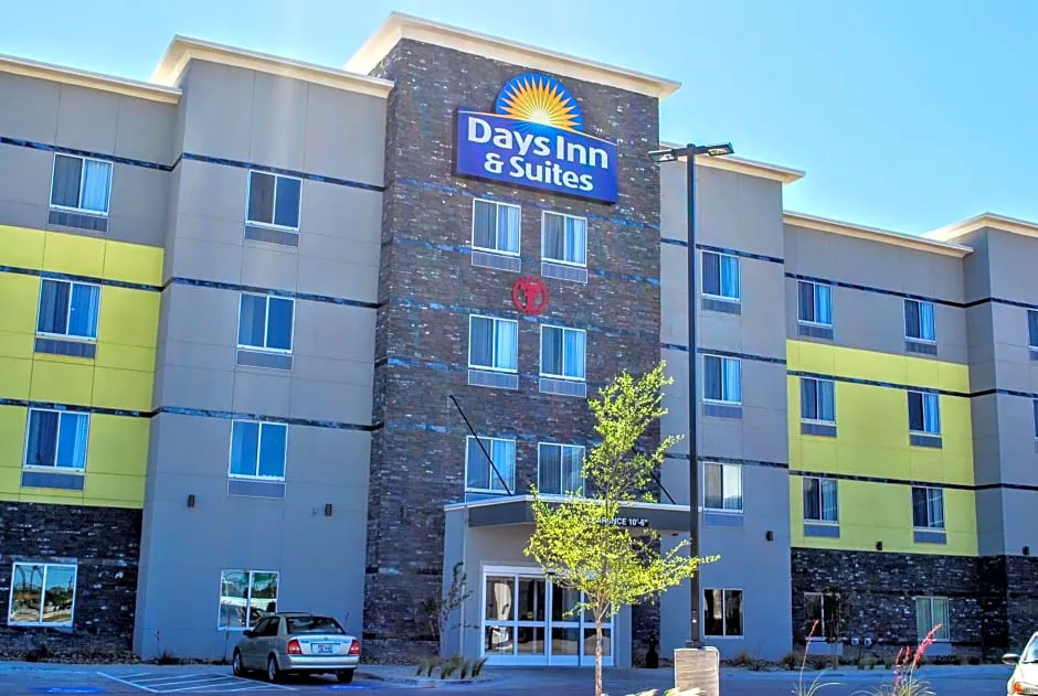 Days Inn & Suites by Wyndham Lubbock Medical Center hotel hero